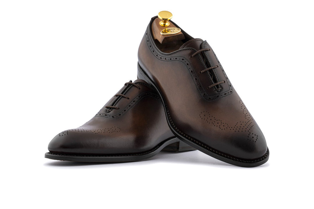 Détails français en cuir et broue