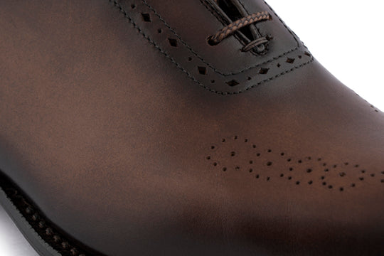 Détails français en cuir et broue