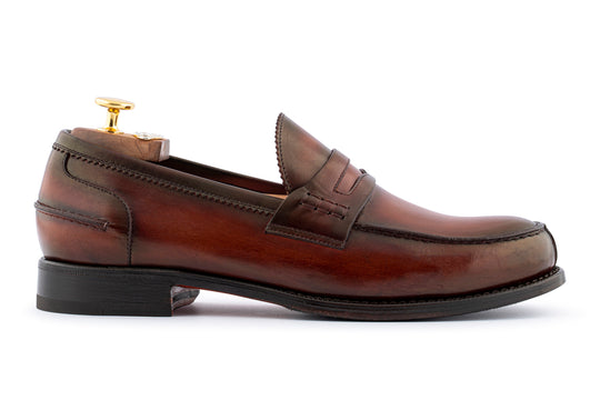 Mocassin en cuir peint à la main