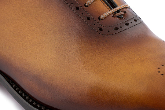Cuero francés con detalles brogue