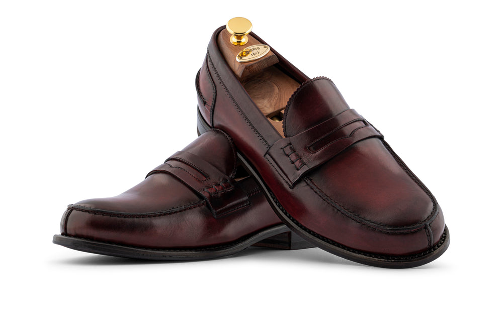 Mocassin en cuir peint à la main