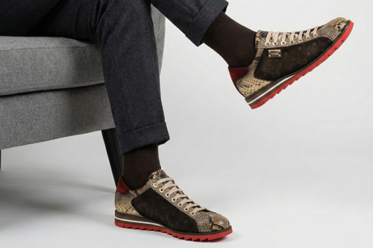 Sneakers aus Monogramm-Wildleder und Python