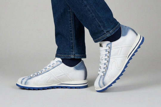 Sneaker aus schattiertem Leder und Wildleder