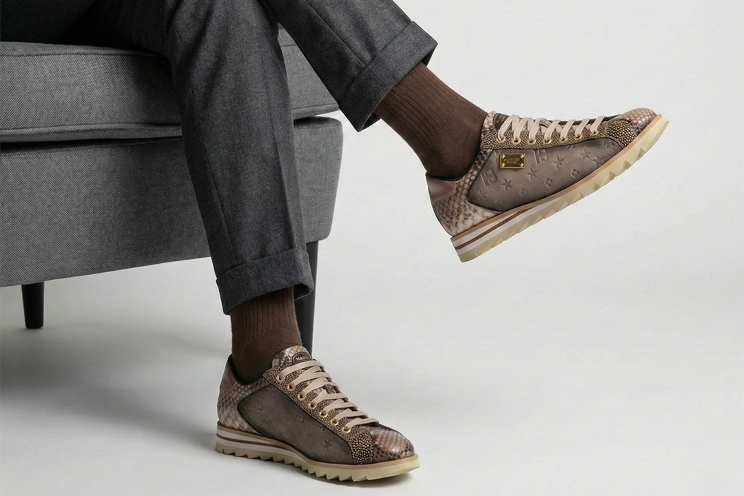 Sneakers aus Wildleder und Python