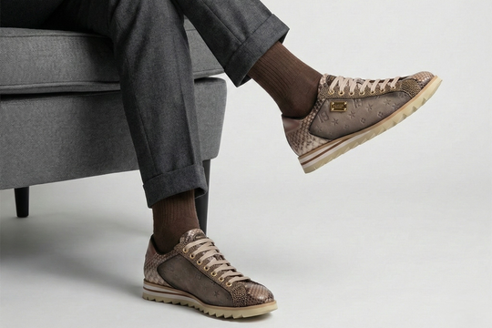 Sneakers aus Wildleder und Python