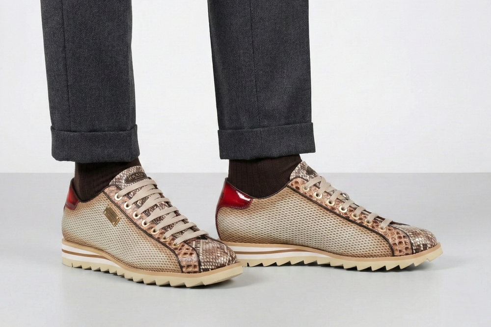 Sneakers in Python- und Perforationsoptik