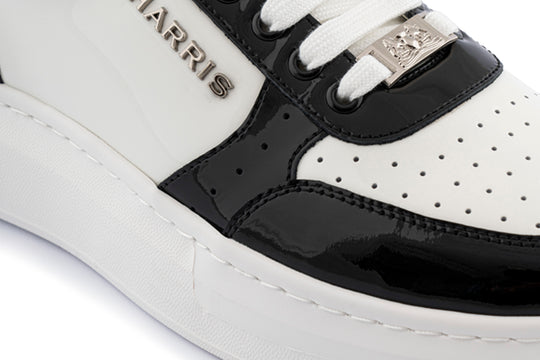 Baskets en cuir verni