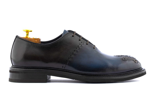 Stringata in pelle