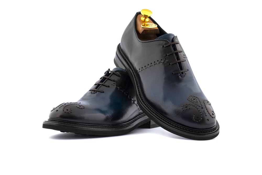 Stringata in pelle