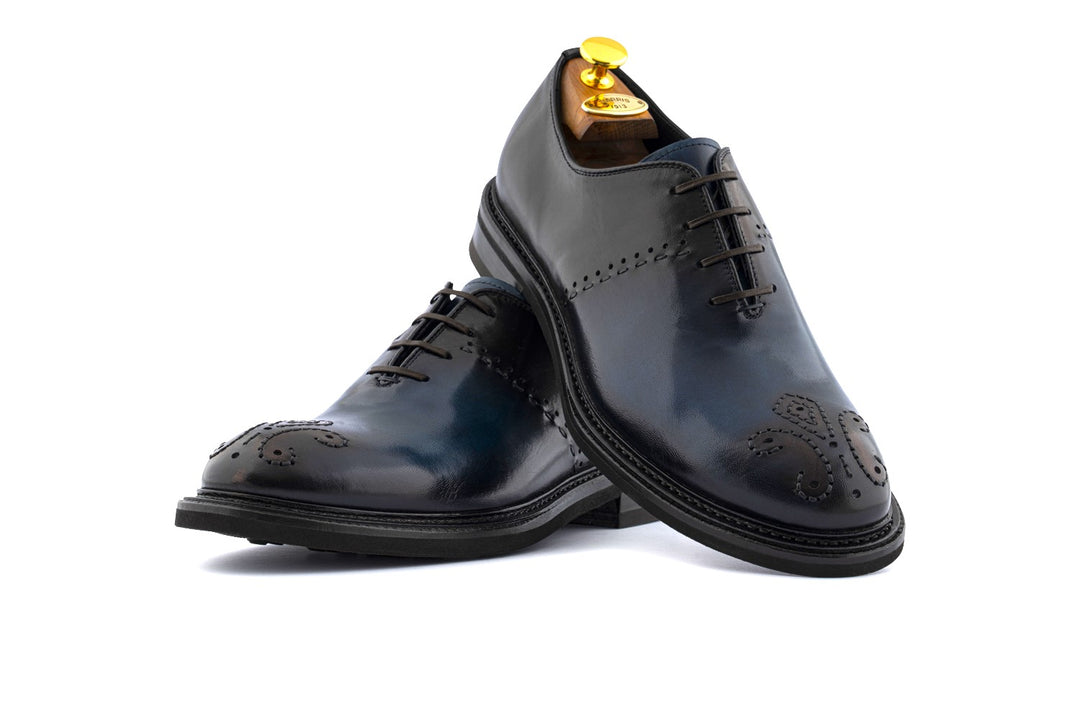 Stringata in pelle