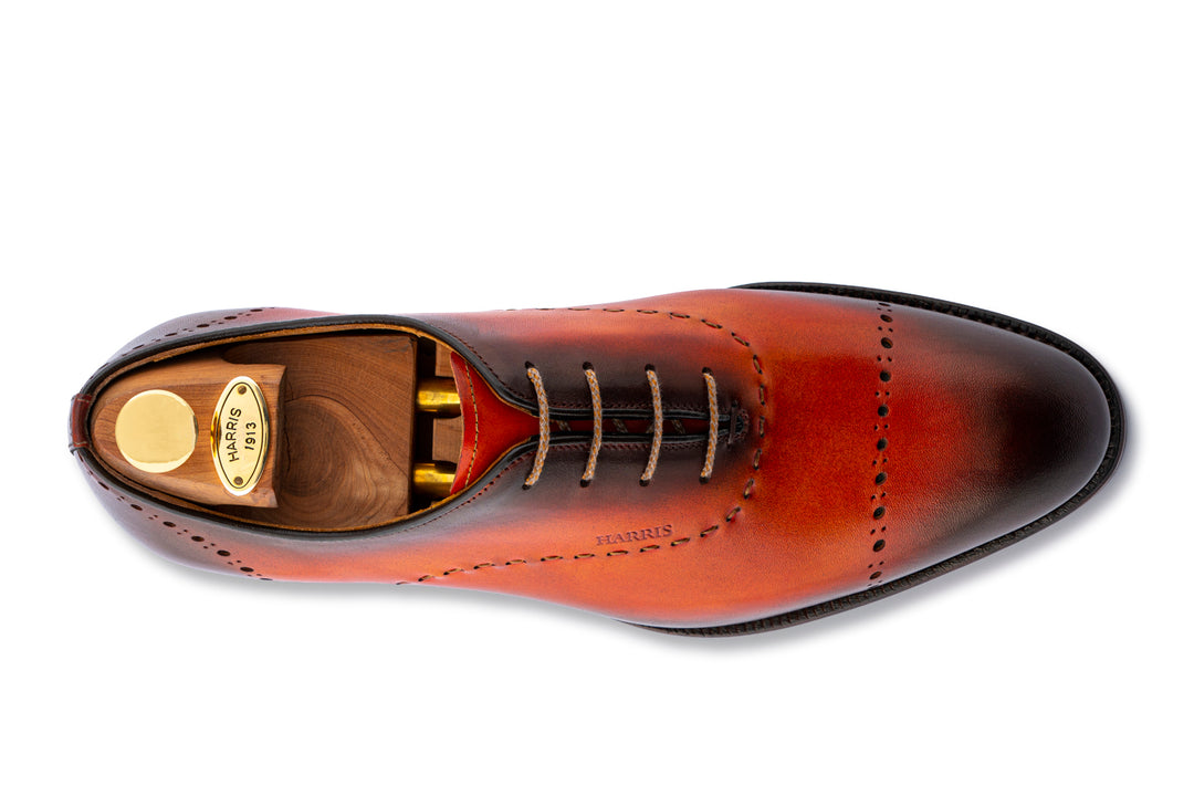 Richelieus peints à la main avec coutures à la main