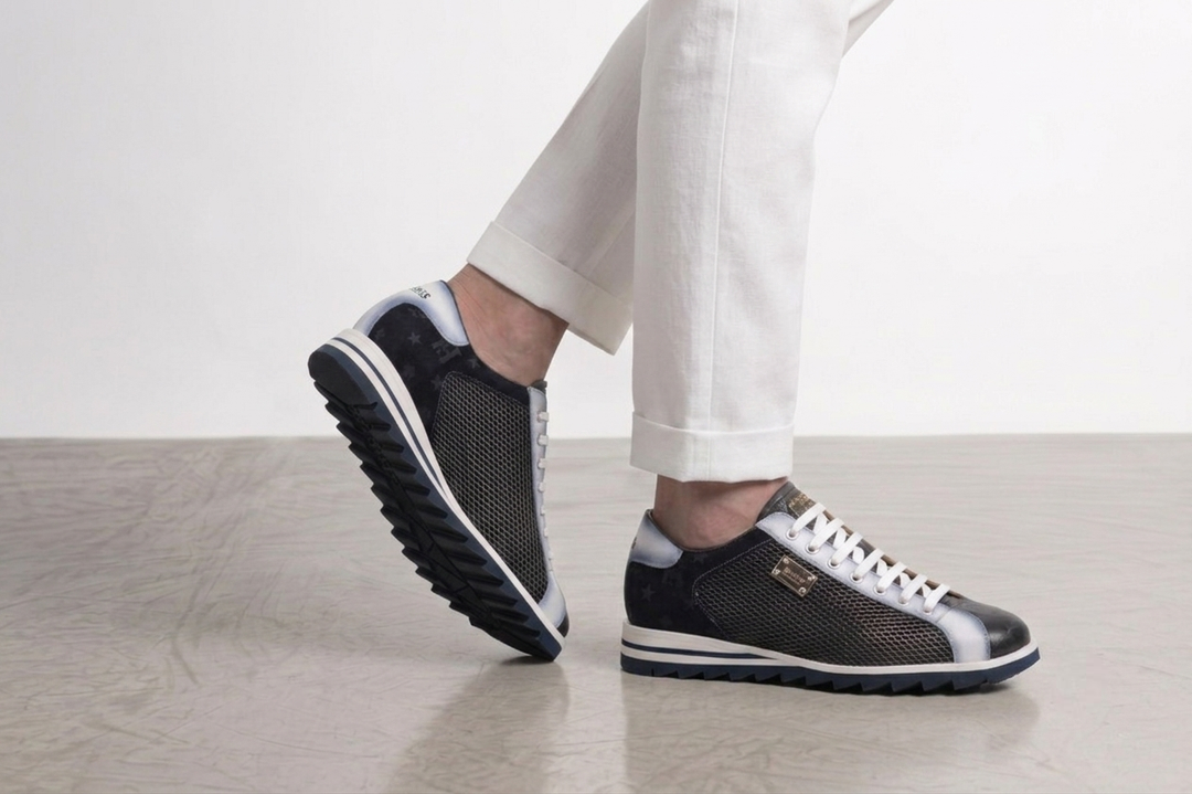 Sneakers in pelle stampata con dettagli in suede Nera