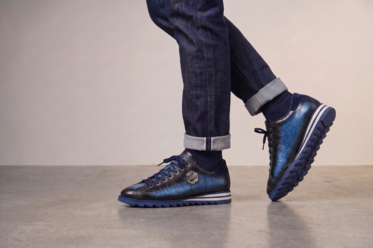Sneakers in pelle stampata dipinta a mano Azzurra