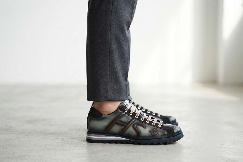 Zapatillas de cuero pintadas a mano