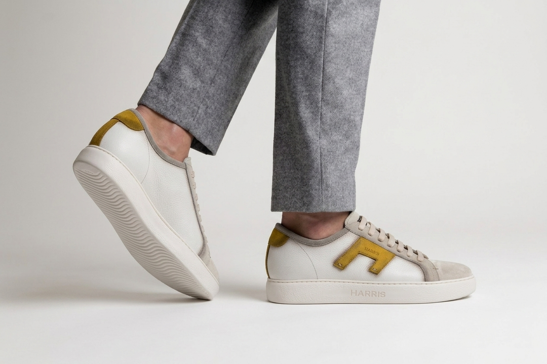 Zapatillas de piel y ante.