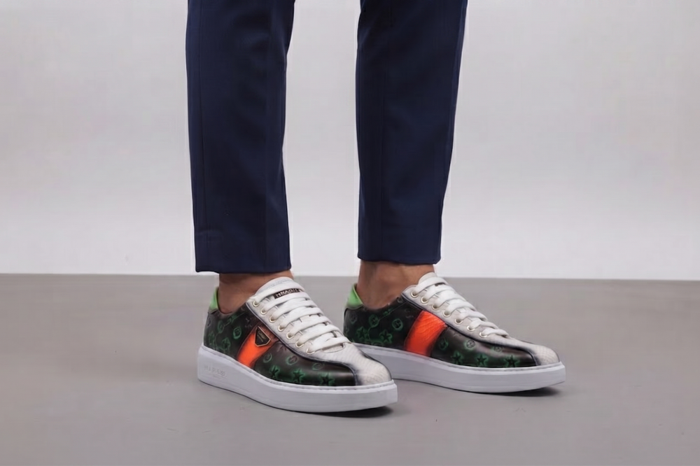 Sneakers in pelle di pitone e suola a cassetta