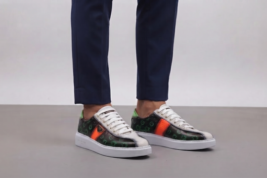 Sneakers in pelle di pitone e suola a cassetta