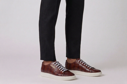 Sneakers in coccodrillo dipinte a mano