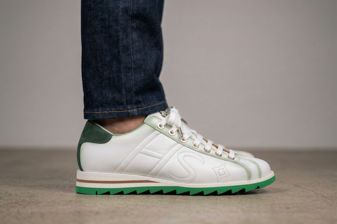 Sneaker aus schattiertem Leder und Wildleder