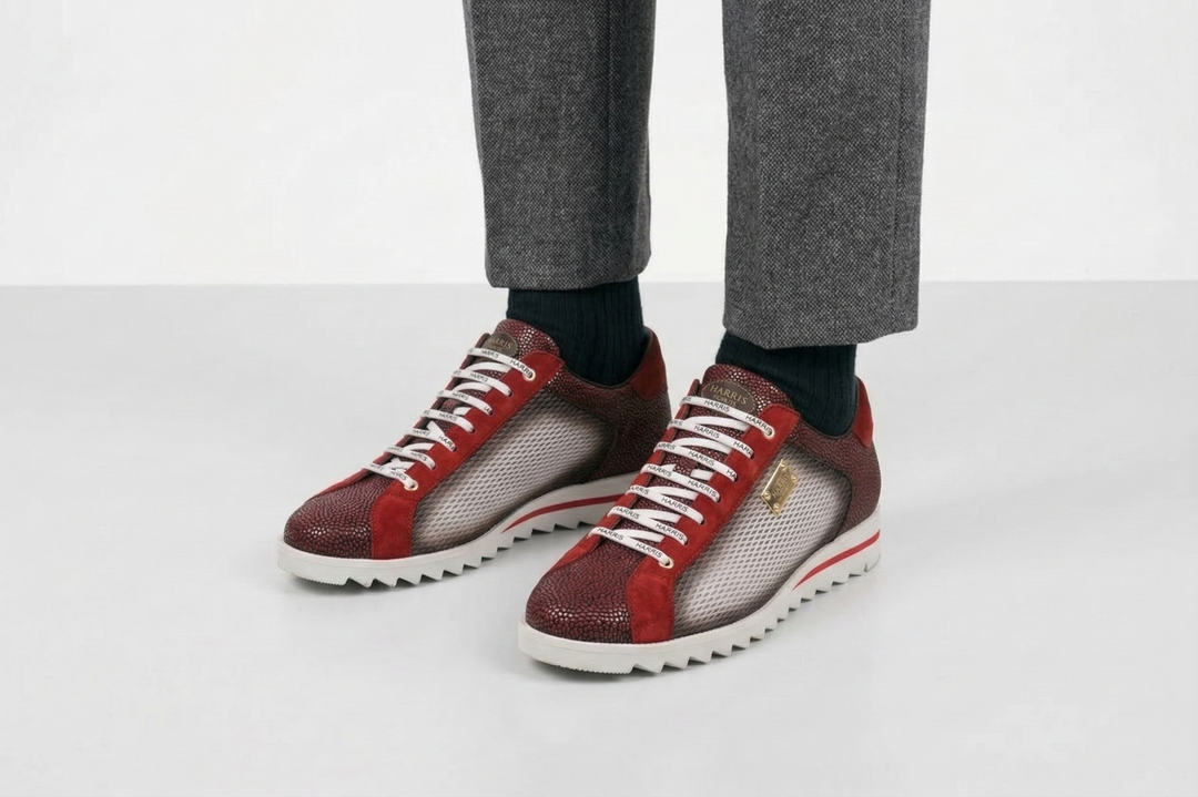 Sneakers stampata effetto forato