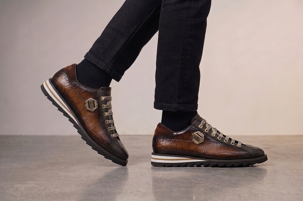 Sneakers in pelle stampata dipinta a mano Marrone