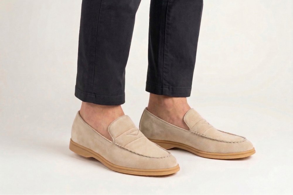 Mocassino in camoscio con cucitura a mano