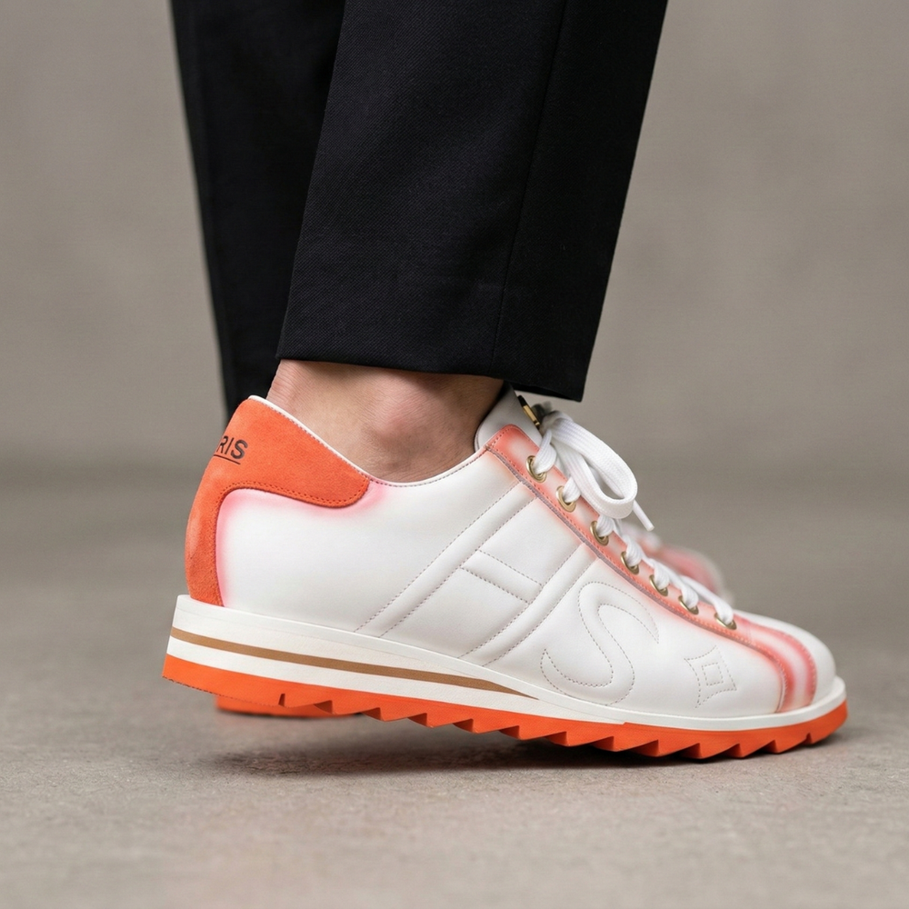 Sneaker de piel y ante decolorados.