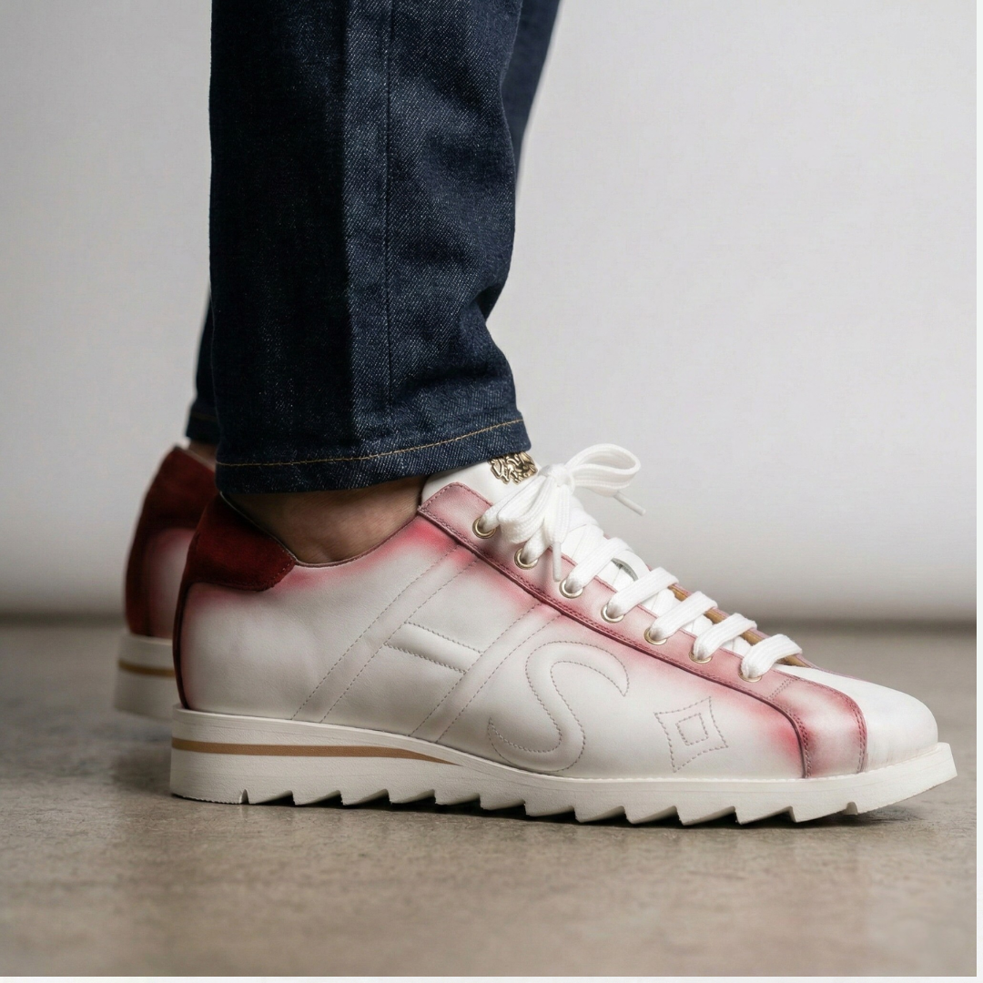 Sneaker aus schattiertem Leder und Wildleder