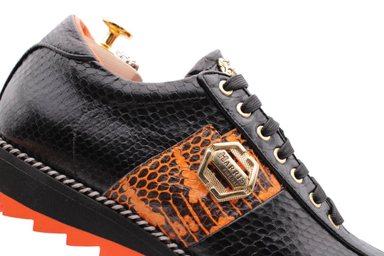Turnschuhe mit kostbaren Lederdetails
