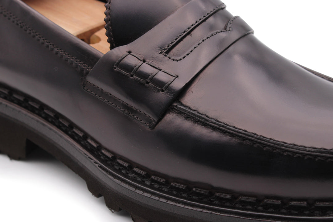 Brushed leather moccasin