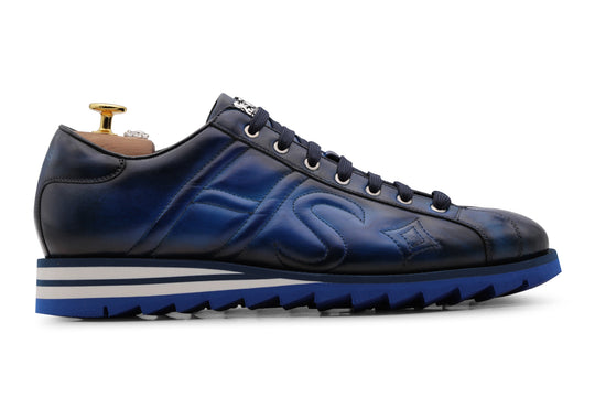 Sneaker in pelle dipinta a mano con cuciture imbottite