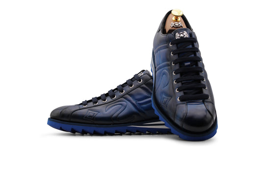 Sneaker in pelle dipinta a mano con cuciture imbottite