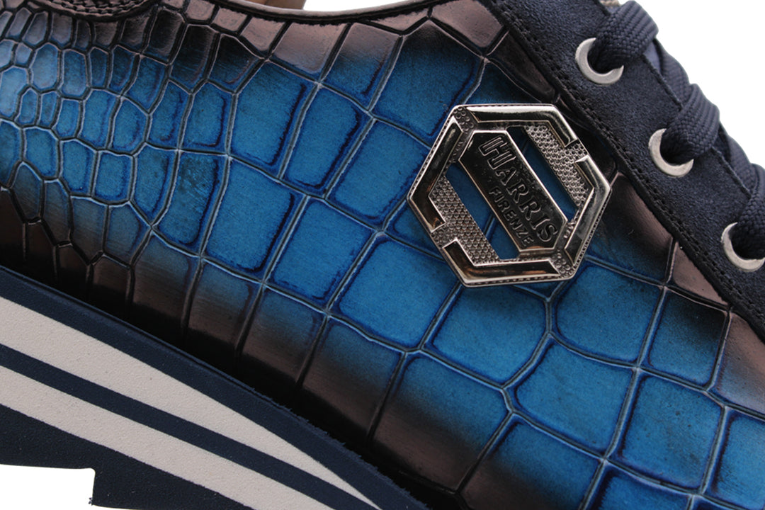 Sneakers mit Krokodileffekt und Wildleder