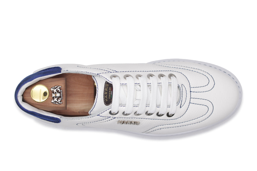 Zapatillas cómodas con detalles de ante.