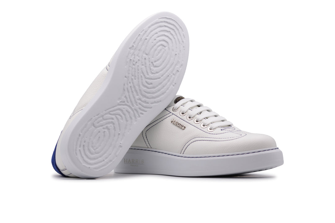 Zapatillas cómodas con detalles de ante.