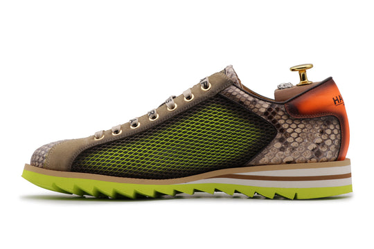 Sneakers effetto forato e pitone