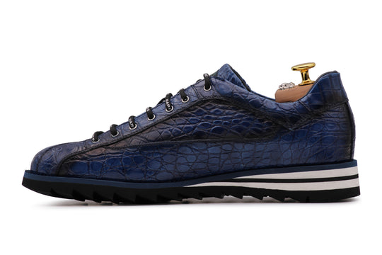 Sneakers in alligatore dipinto a mano Blu