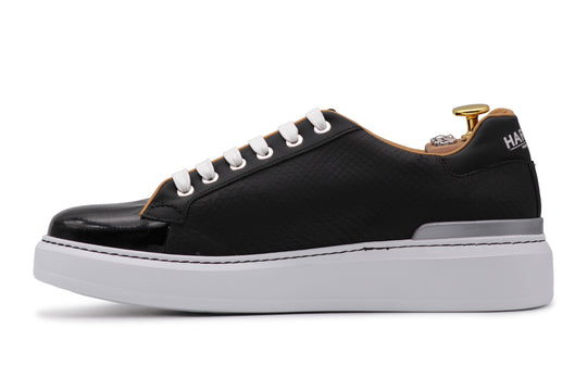 Sneakers in pelle matte e vernice